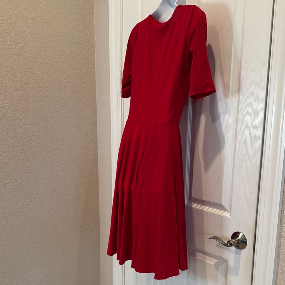 Elegant Red Dress - Picture 6 of 9